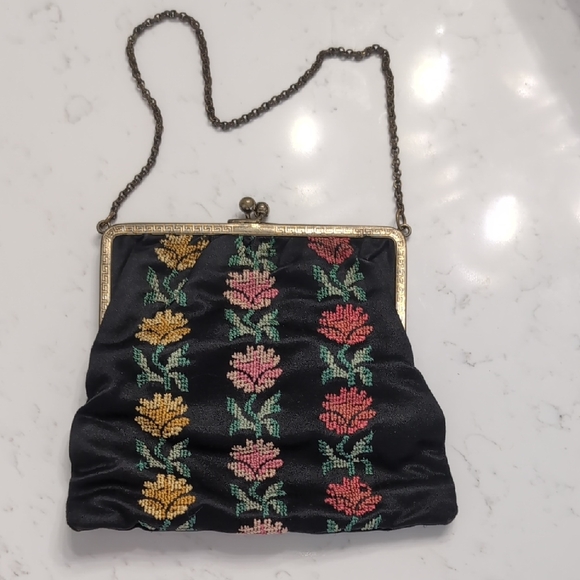No brand Handbags - Vintage 1930's Embroidered Floral Evening Purse Black Satin Kiss-Lock Chain Bag